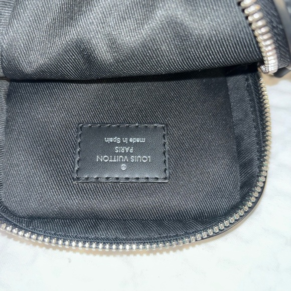 Men Louis Vuitton mini bag - Picture 4 of 5